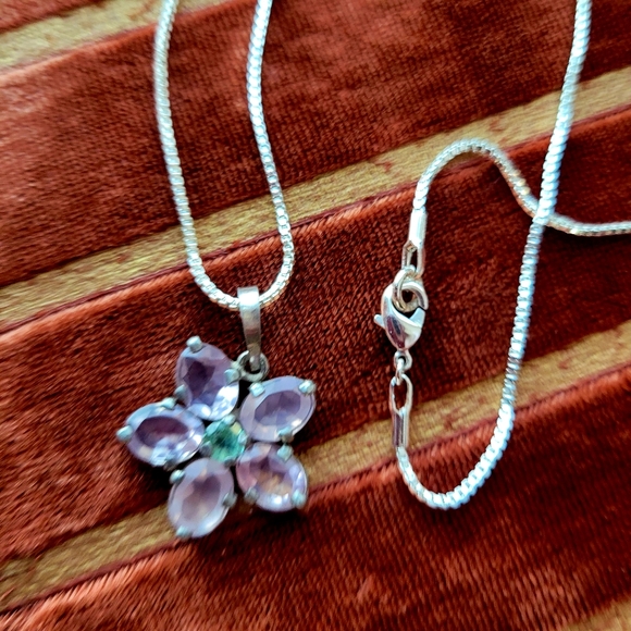 Vintage Flower Necklace - Picture 7 of 8